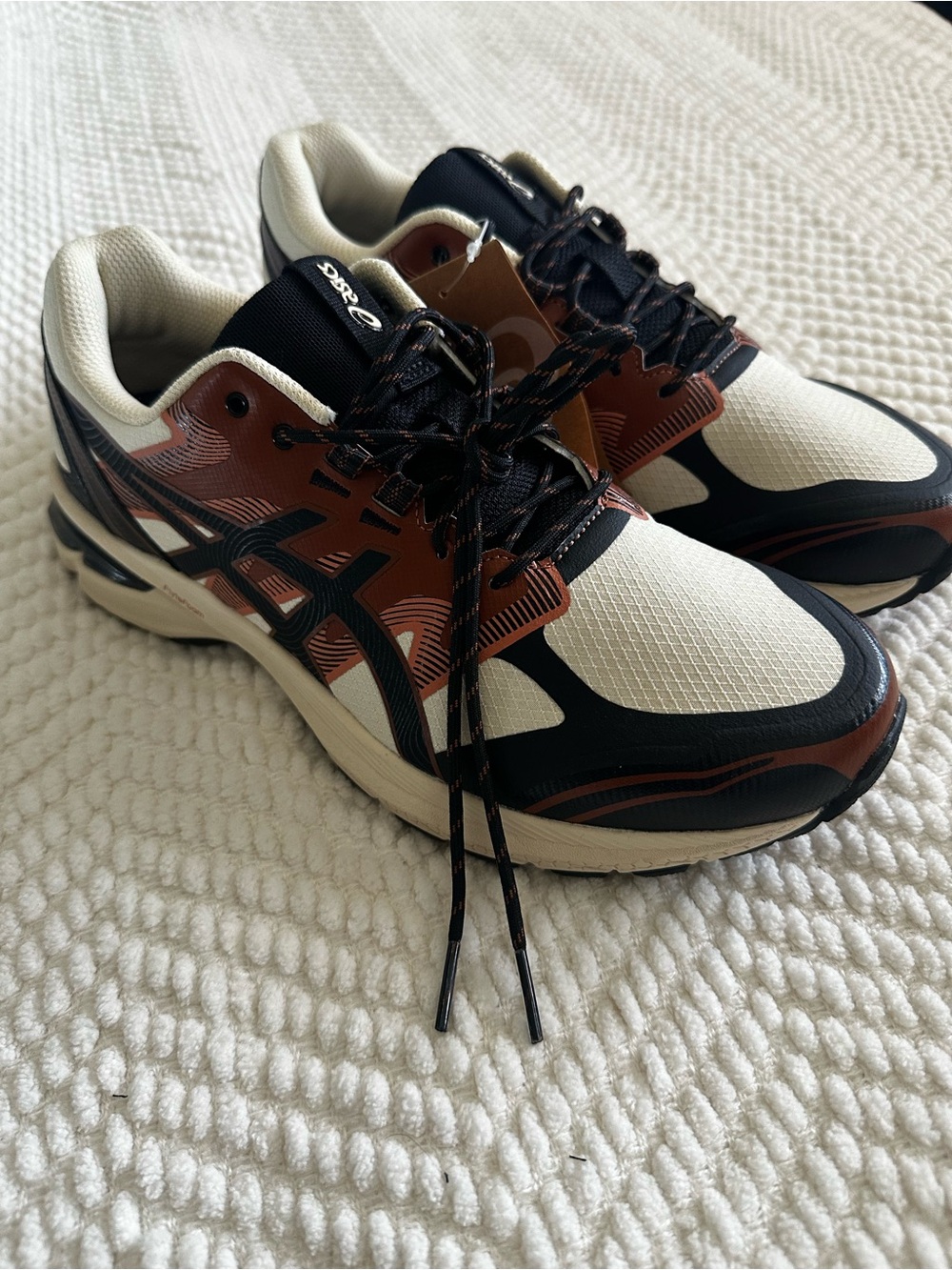 ASICS Men’s Gel Terrain Running Shoes, Vanilla, Black & Tan - M Size 7.5 or W9